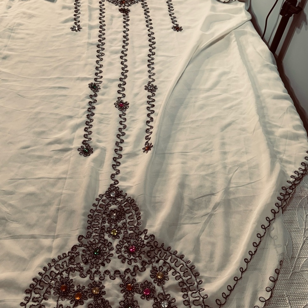Embellished White Kaftan Dress – One Size – Beaded & Embroidered - Picture 7 of 10